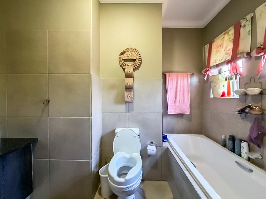 3 Bedroom Property for Sale in Grimbeeck Park North West